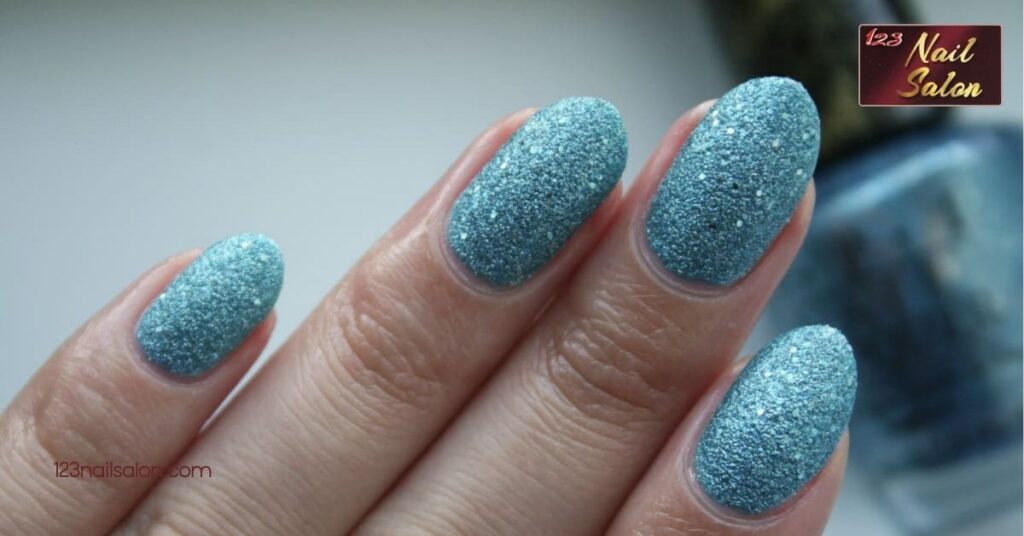 10 Must-Try Fall Nail Color Ideas to Elevate Your Autumn Style 13 Metallic and Glitter Features