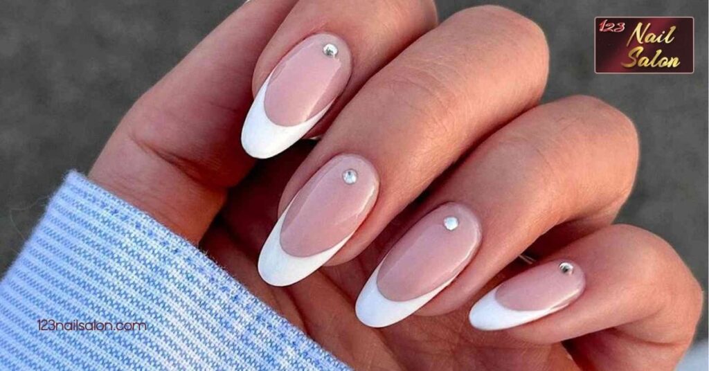 Trendy Nail Set Ideas to Elevate Your Style Year-Round 8 Minimalist Nail Set Ideas